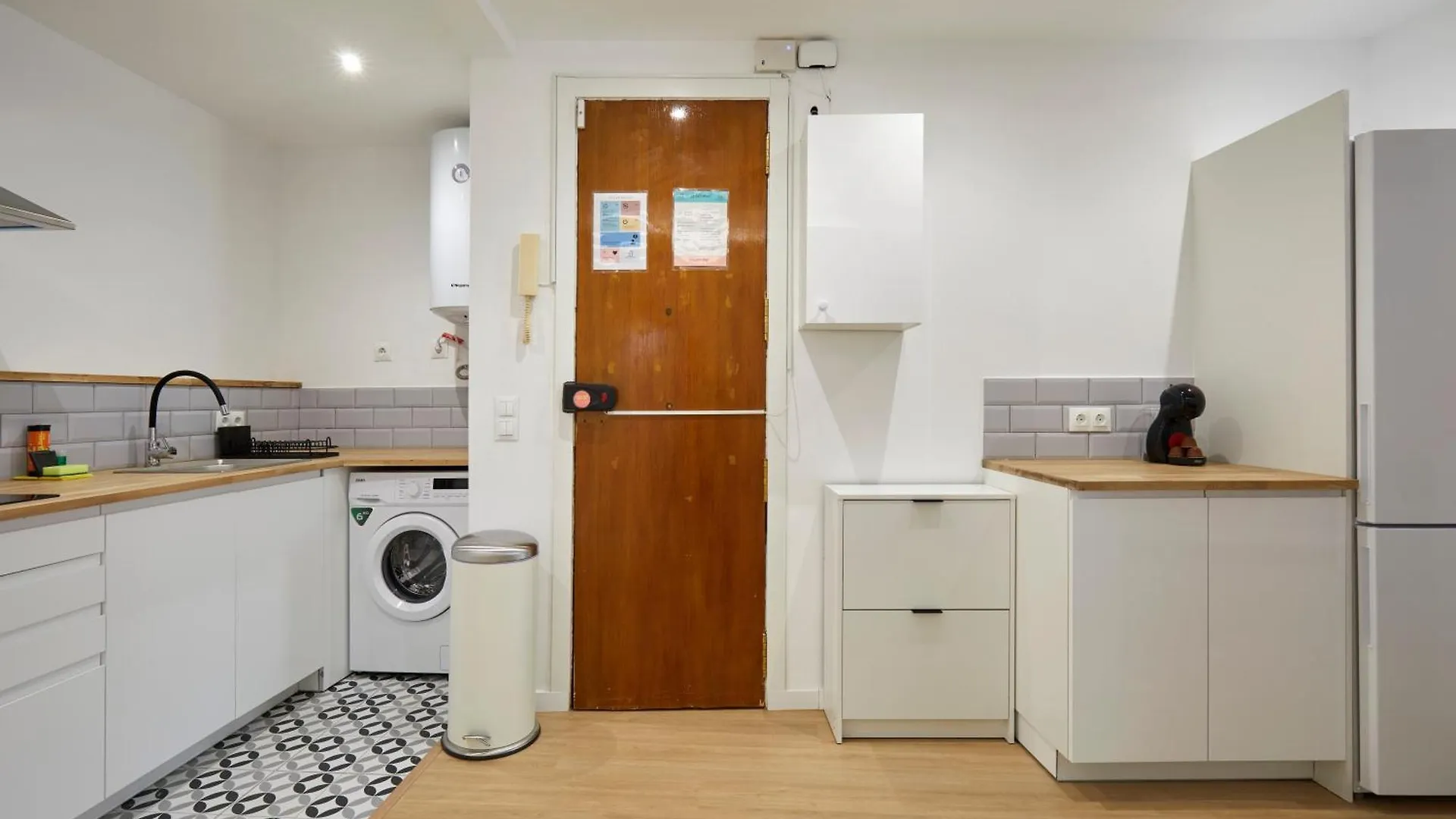 17 Nice Apartment Next To El Molino 바르셀로나