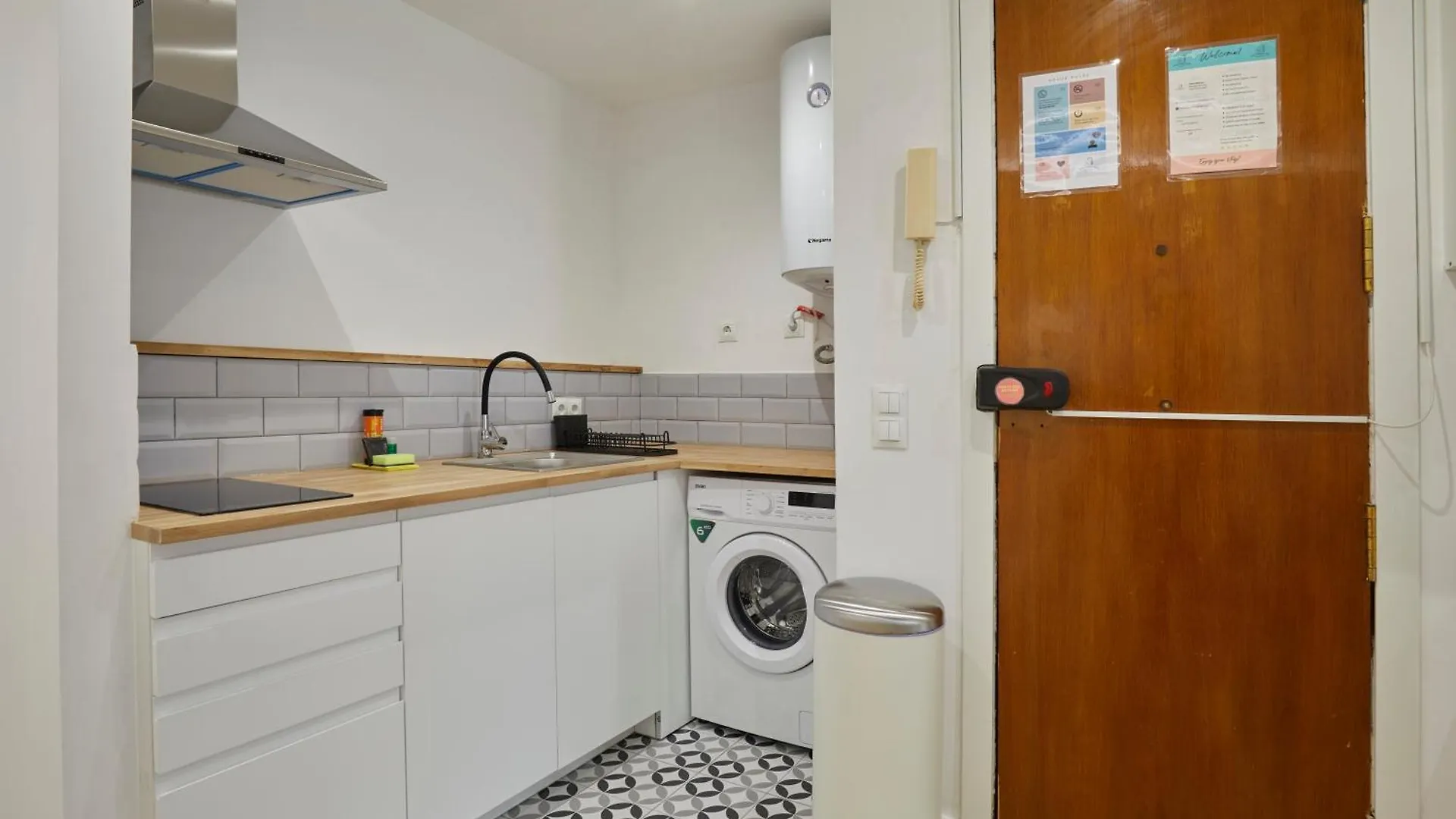 17 Nice Apartment Next To El Molino 바르셀로나