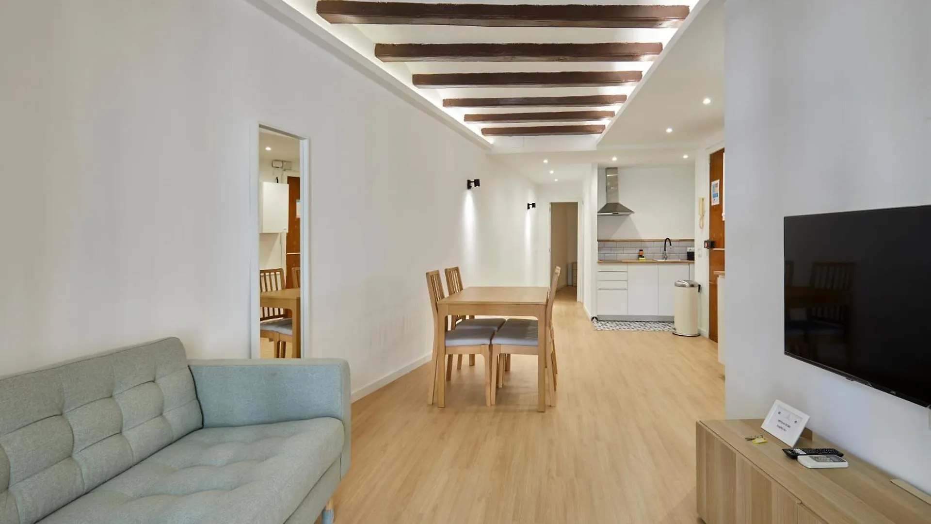 17 Nice Apartment Next To El Molino Barcelona