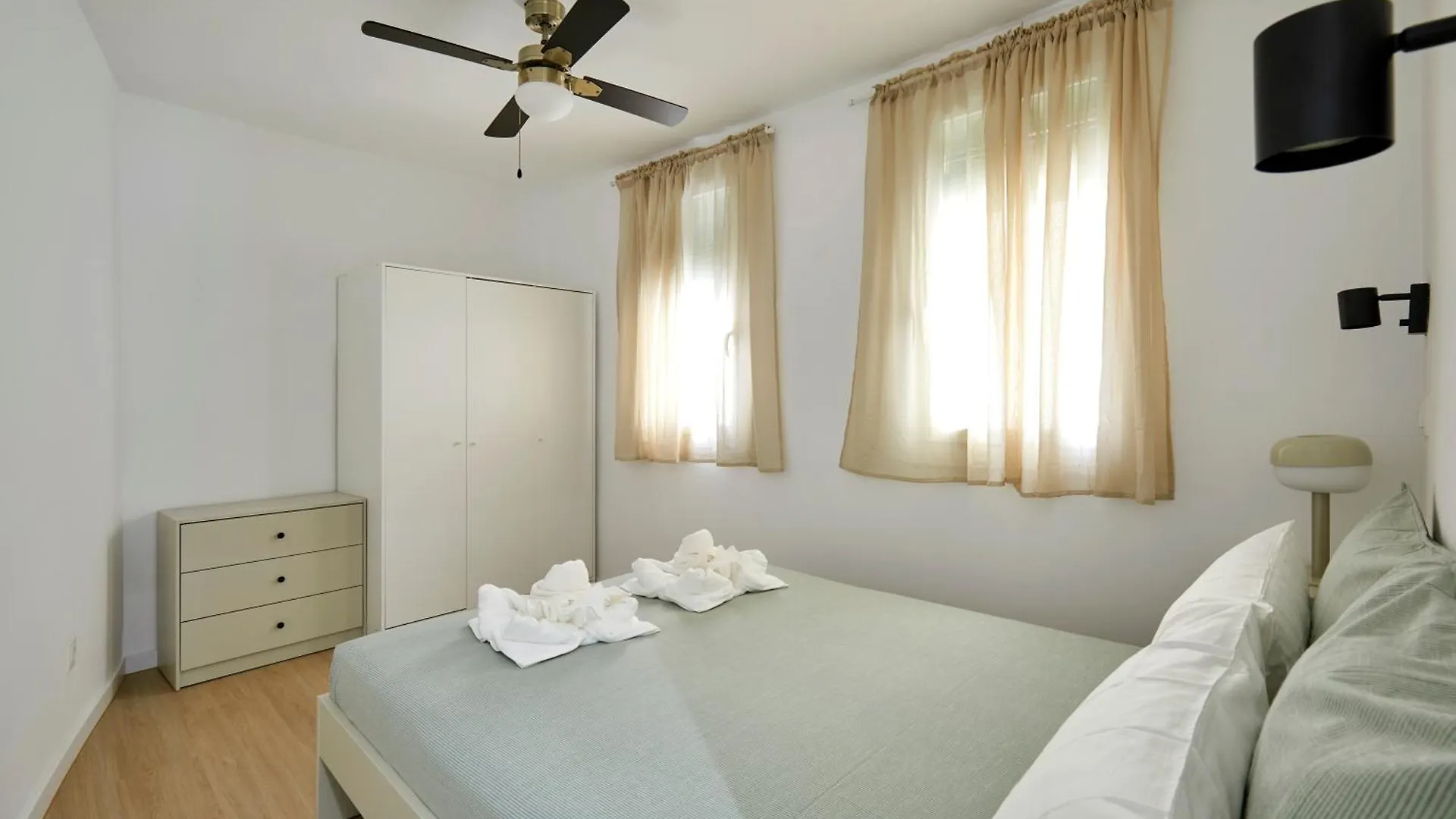 17 Nice Apartment Next To El Molino Barcelona Spain