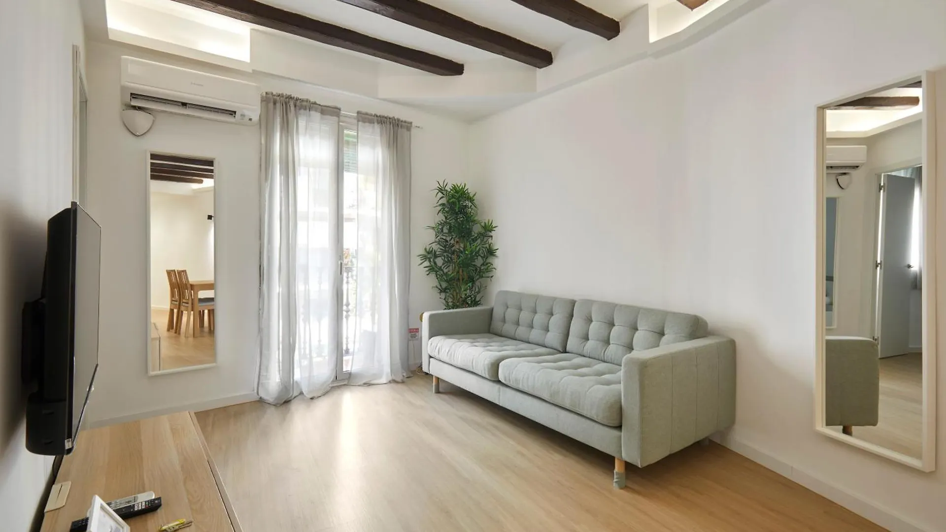 17 Nice Apartment Next To El Molino Barcelona Spain